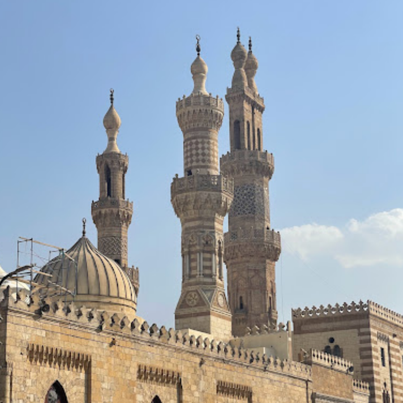 https://damas.nur.nu/wp-content/uploads/sites/8/2023/12/Cairo-Husayn-mosque-featured.png